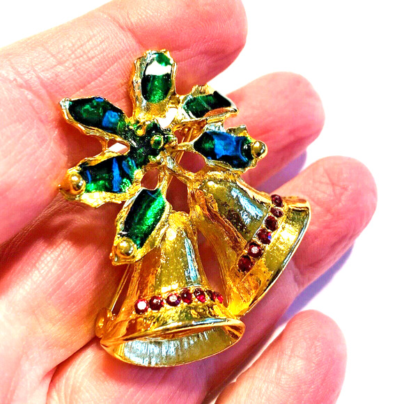 Vintage Christmas Brooch Goldtone Bells Motif Festive Holiday Pin Green Holly - Picture 5 of 6